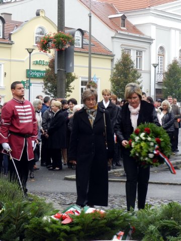 56-ra emlékeztünk 43